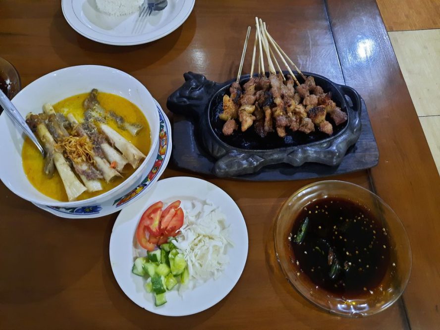 Sate Pak Kadino 2: Rasa Sate Legendaris yang Menyatu dengan Jiwa Cilacap